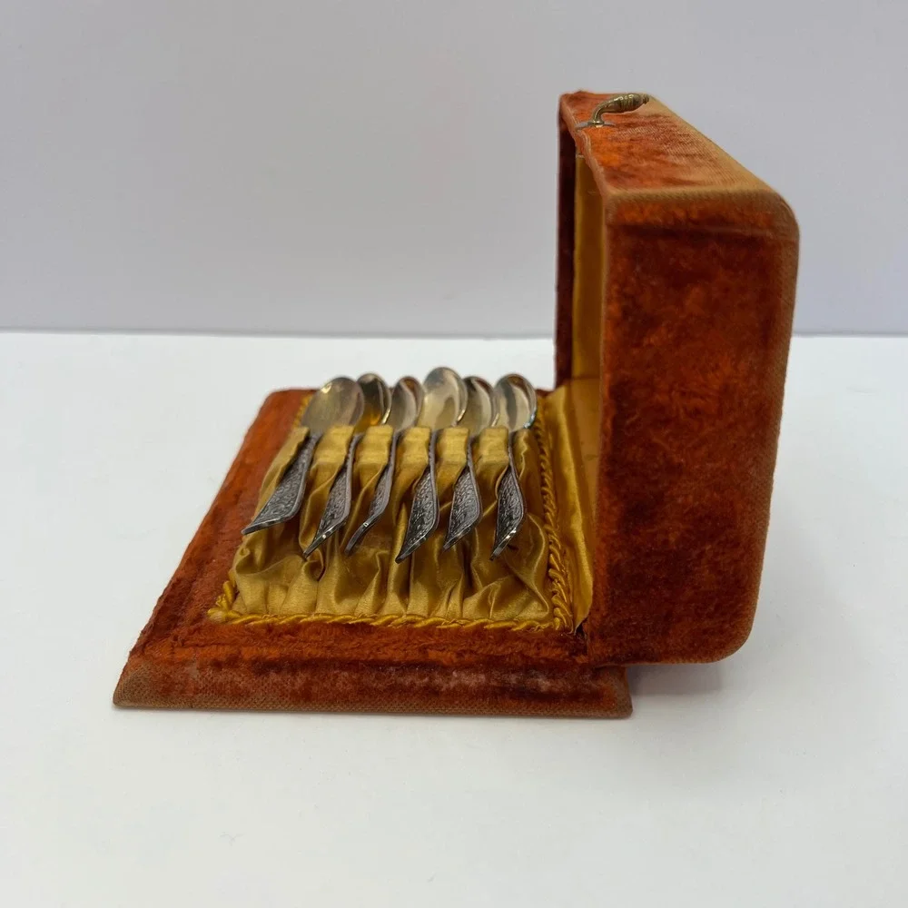 6 Pc Set 1886 Assyrian Head Silverplated Demi Spoons in Original Box Rogers Bros